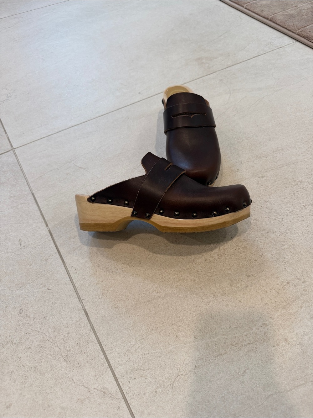 No.6 Brown Leather Slip-On Clogs